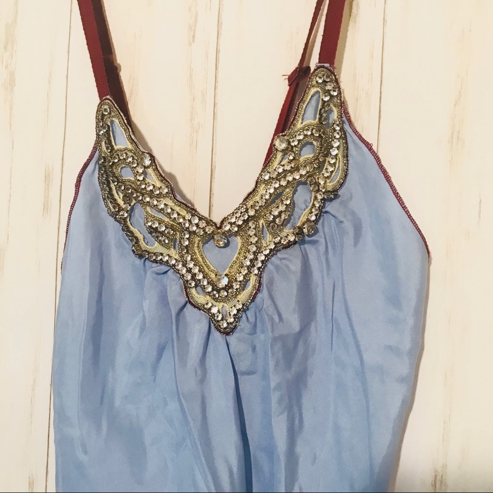 Beautiful 🦄 lavender gemstone neckline silk tank